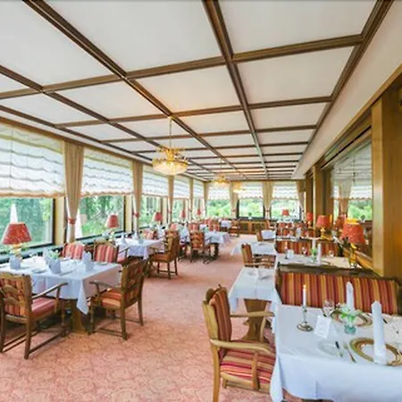 Hoepen فندق شنيفردينغين